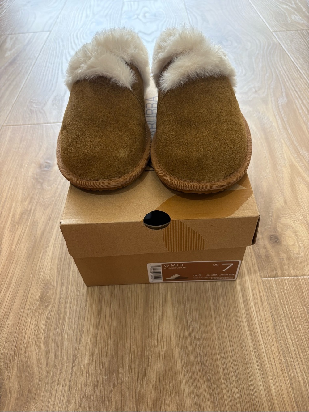UGG Koolaburra “Milo” slippers
Women’s size 7
New in box / never worn